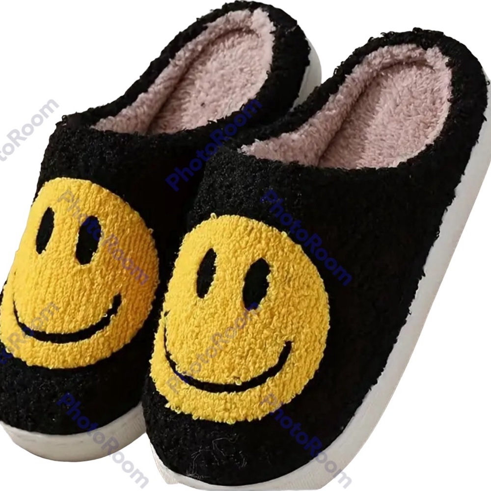 Smile motif black slippers molded bottom NWT size 10.5-11 Fun summer gift idea